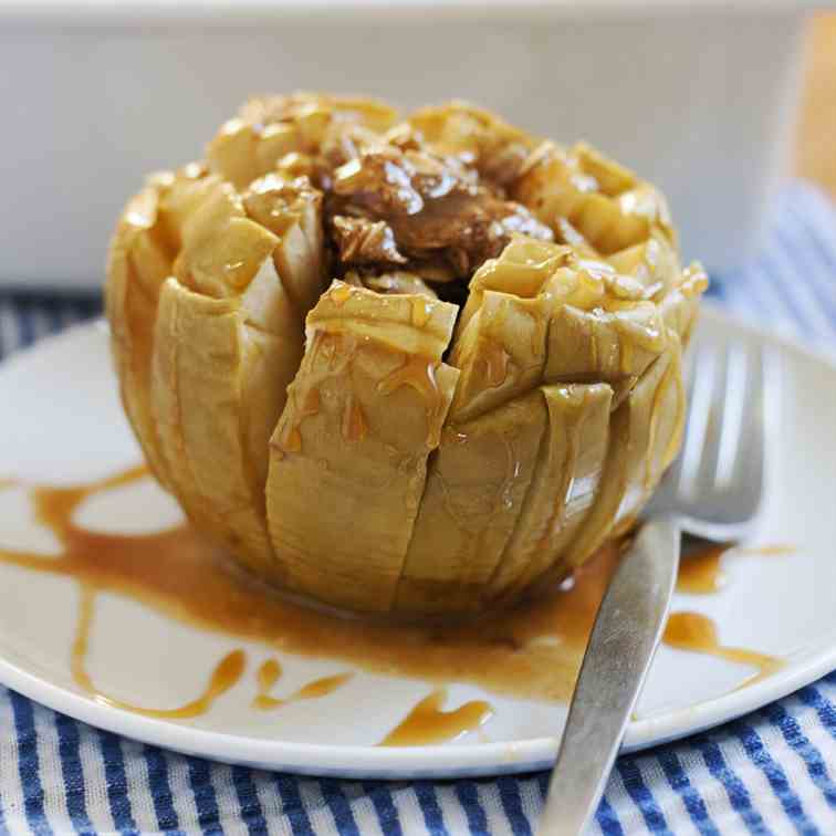 Bloomin' Baked Caramel Apples