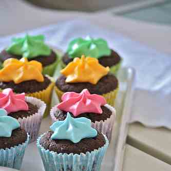 Multicolor Cocoa cupcakes