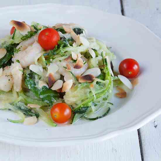 Zucchini spaghetti with shrimps and creamy