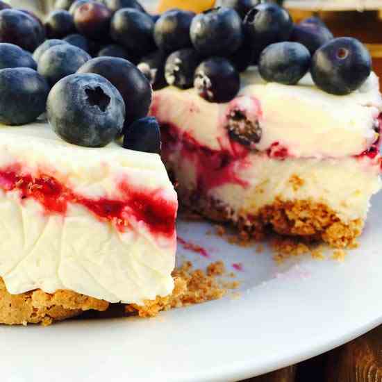 Berries - amaretti cheesecake