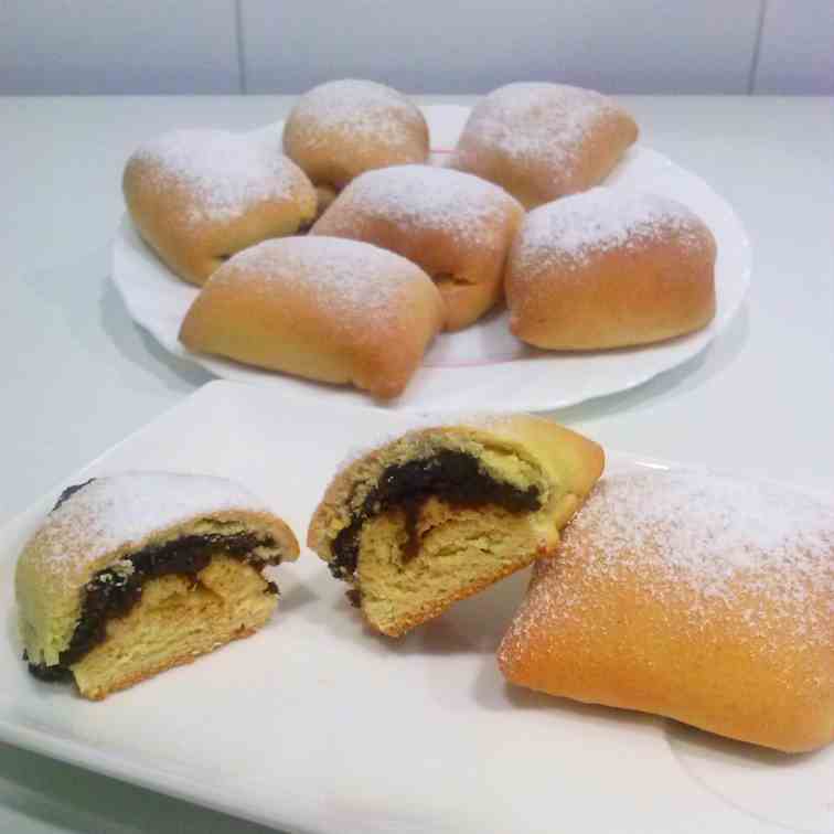 Buns stuffed with chocolate or brioches