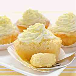 Lemon Magic Cake Cupcakes