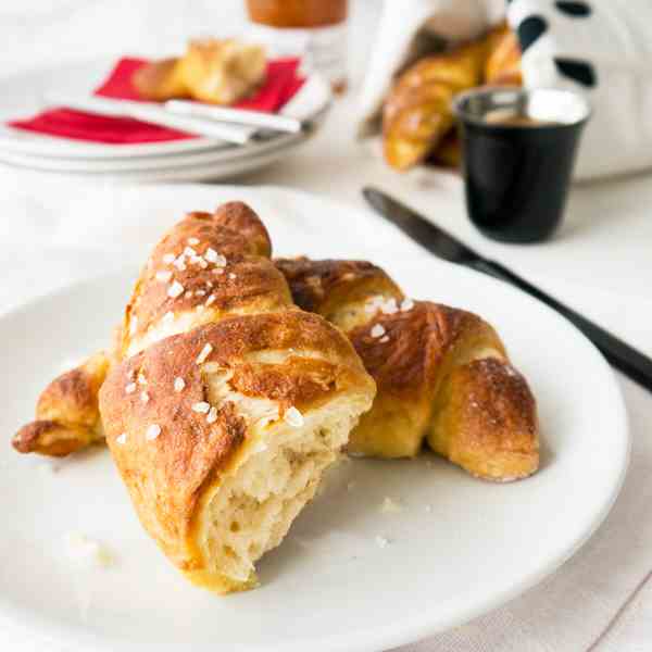 Easy Homemade Pretzel Croissants