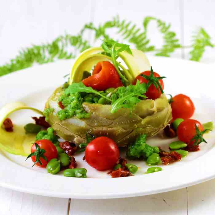 Artichoke stuffed with baby beans