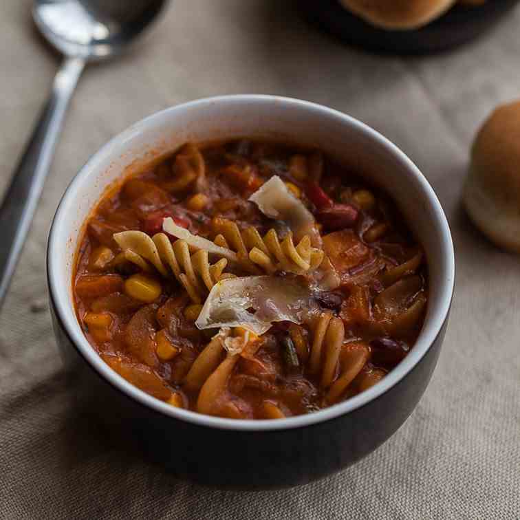 Chunky minestrone soup