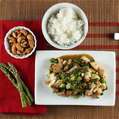 Chicken Stir-Fry with Asparagus & Cashews