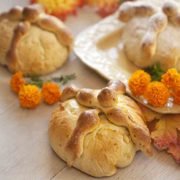 Pan de Muerto (Bread of the Dead)