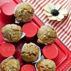 Oatmeal muffins with apple and maple