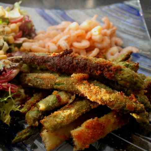 Fried Asparagus with Salad and Shrimps