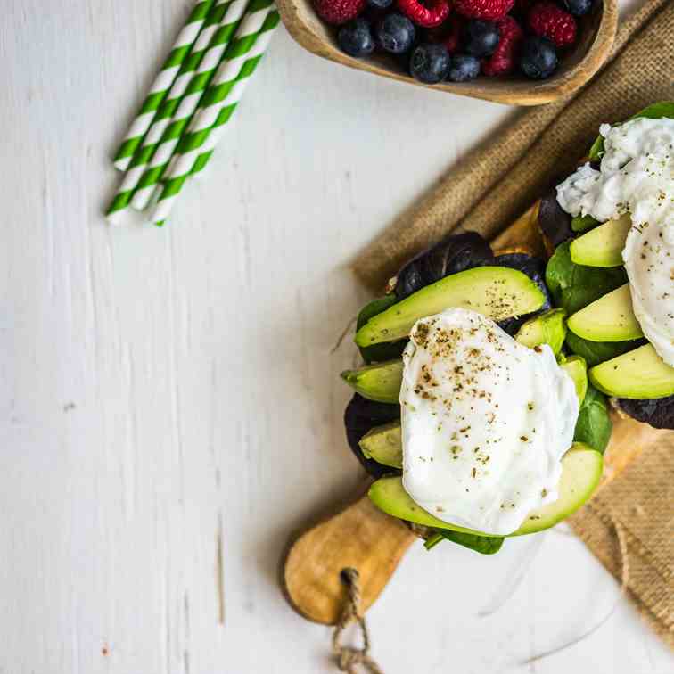 Poached Eggs with Avocado - Spinach