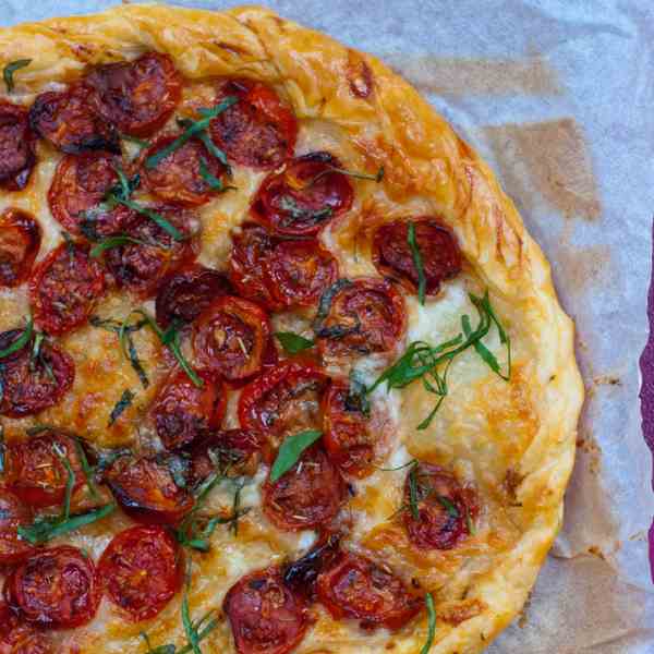 Slow roasted tomato and mozzarella pizza