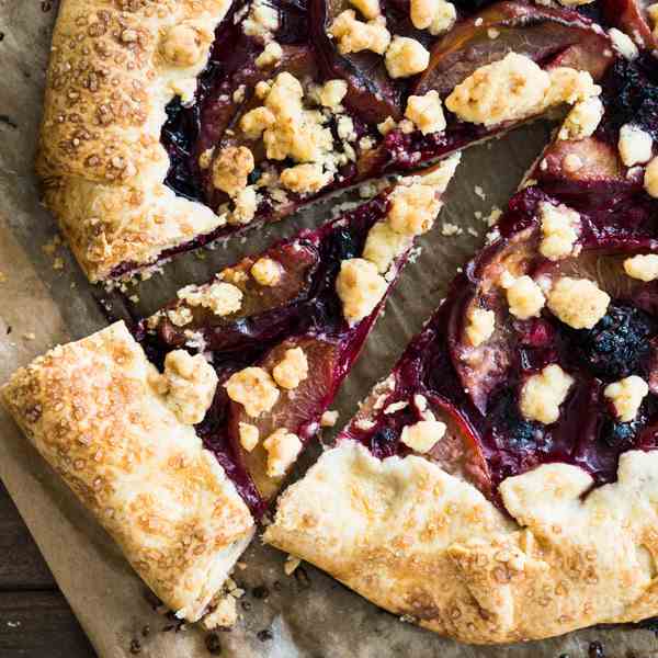 Crostata with Peaches - Berries