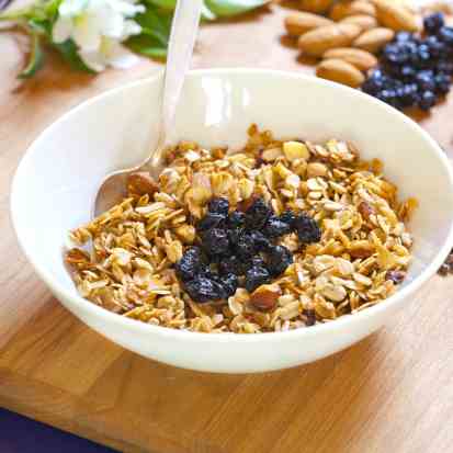 Granola with cacoa nibs