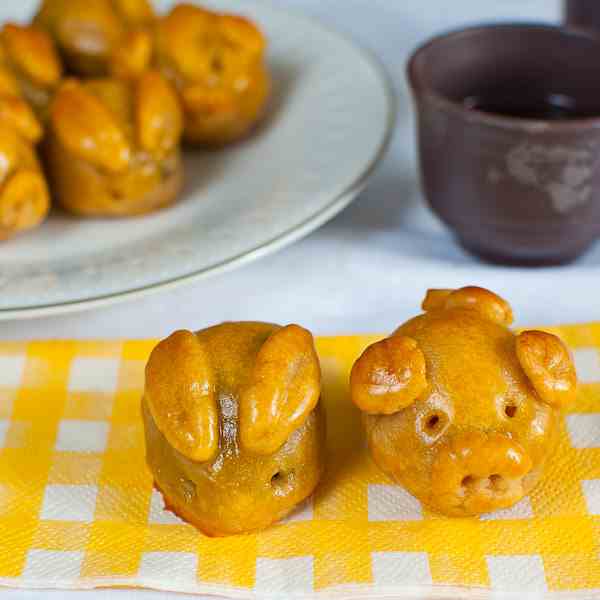 Baked Mini Piggy and Bunny Mooncakes