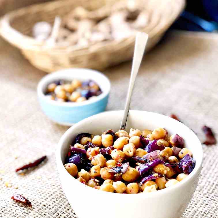 Chickpeas quick snack with turmeric
