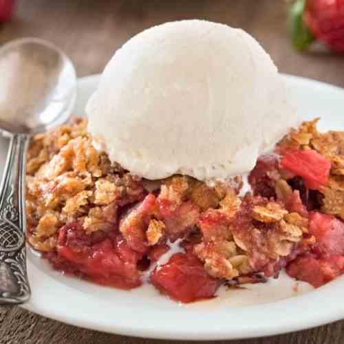 Gluten-Free Strawberry Rhubarb Crisp