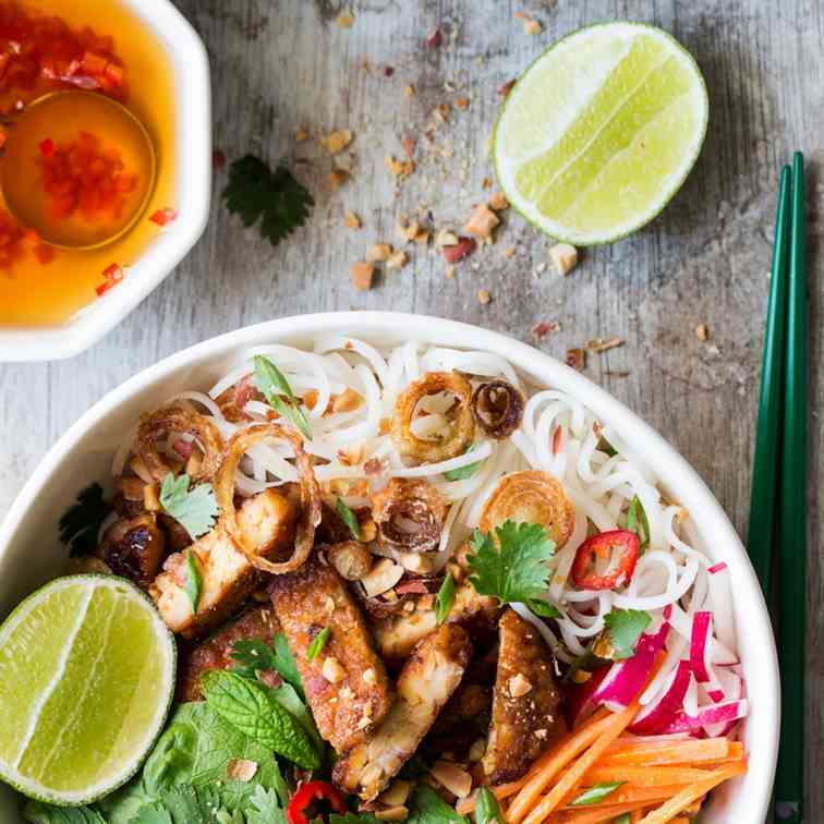 Vietnamese tempeh noodle salad