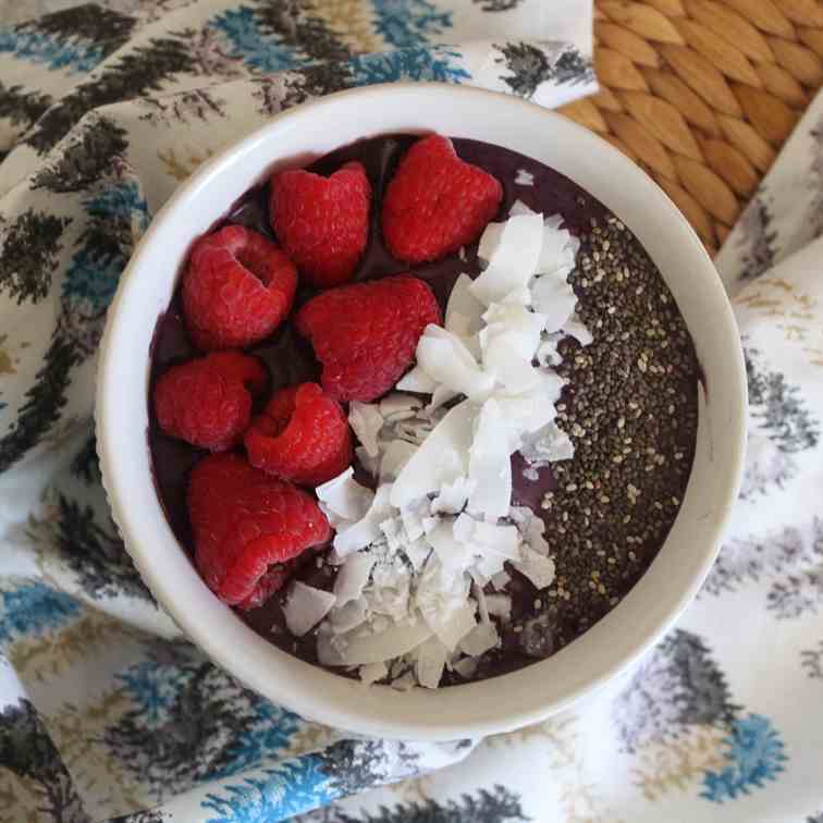 Easy Acai Breakfast Bowl