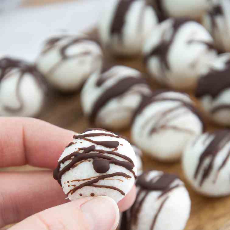 Vegan No-Bake Coconut Balls