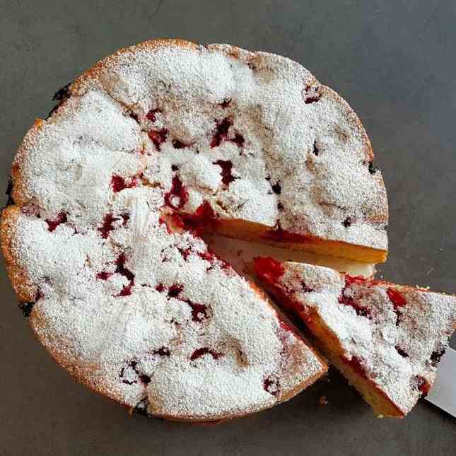 redcurrant sponge cake