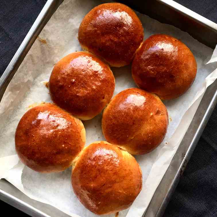 Golden brown brioche buns