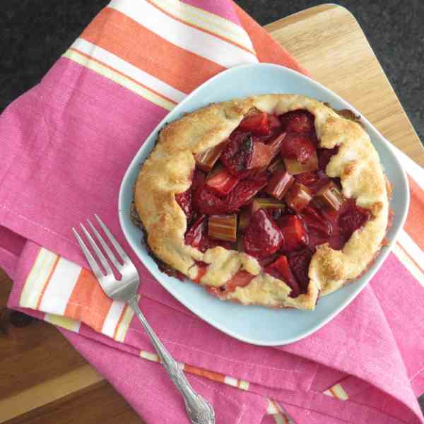 strawberry rhubarb crostata