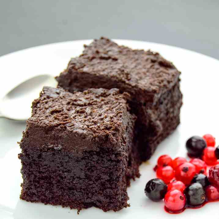 Dark chocolate zucchini cake