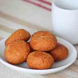 Fried treacle rice flour sweets