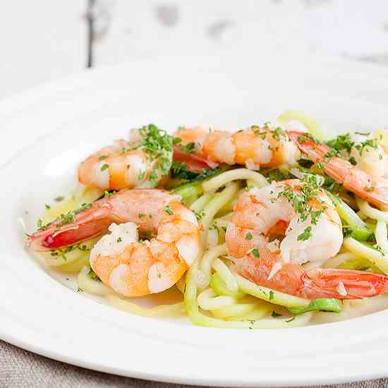 Courgette spaghetti with shrimp and coconu