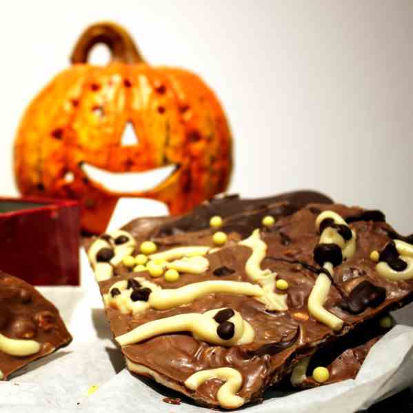 Halloween Chocolate Bark Ghosts