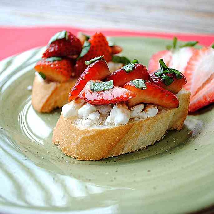 Balsamic Strawberry Bruschetta