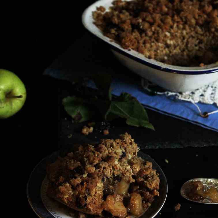 Traditional Apple and Cinnamon Crumble