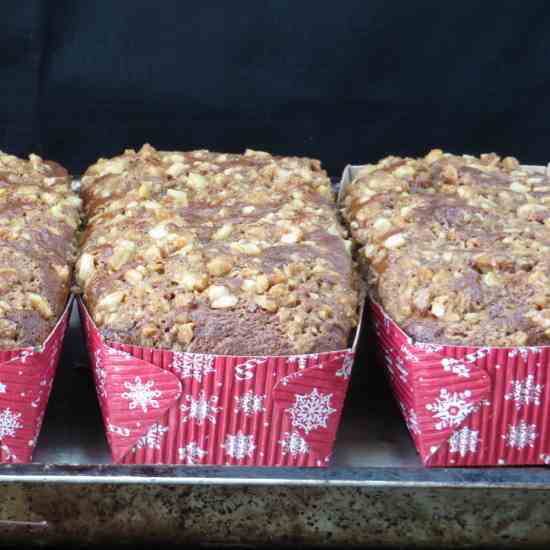 banana-pumpkin bread with walnut streusel