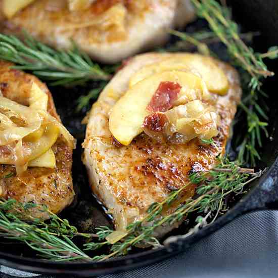 Pork Chops with Spiced Apples