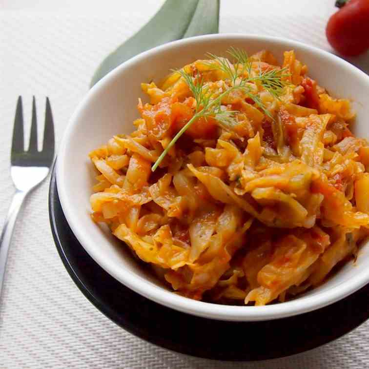 Young cabbage with tomatoes