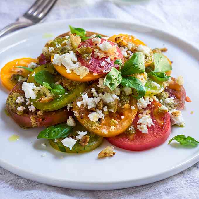 Tomato feta panzanella salad