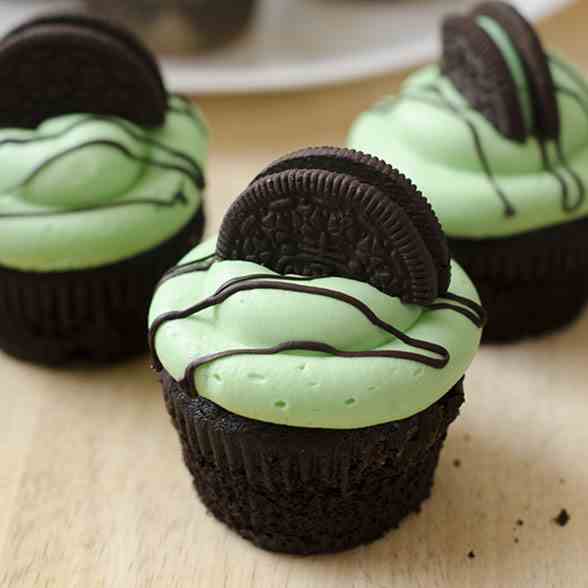 Mint Chocolate Oreo Cupcakes