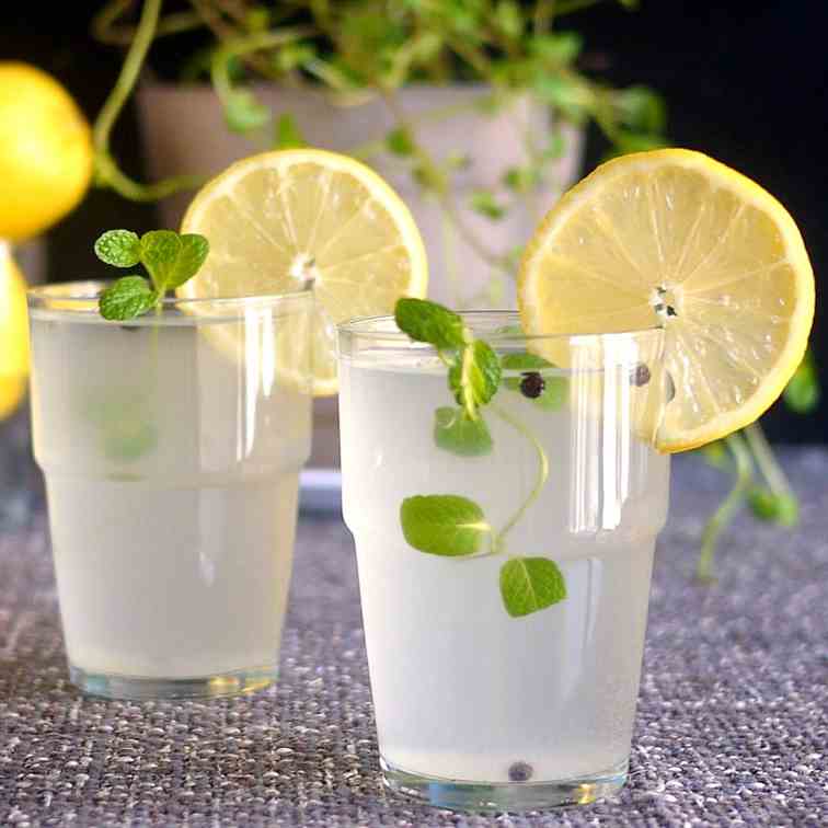 Spicy Lemonade with garden fresh Mint