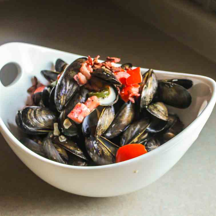 Spicy Mussels in a White Wine Cream Sauce