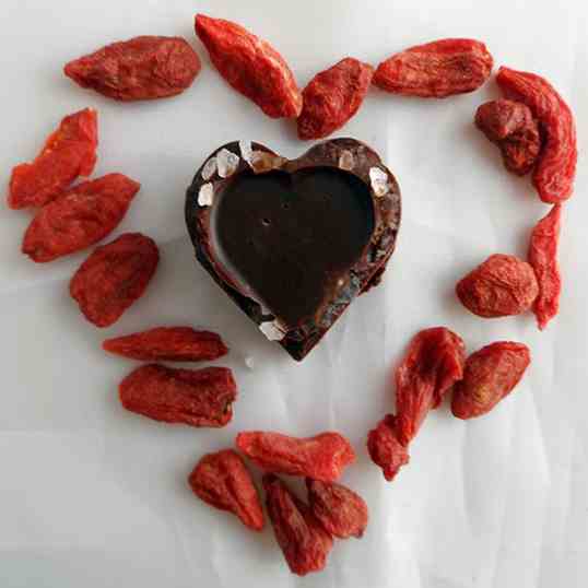 Salted chocolates with goji berry