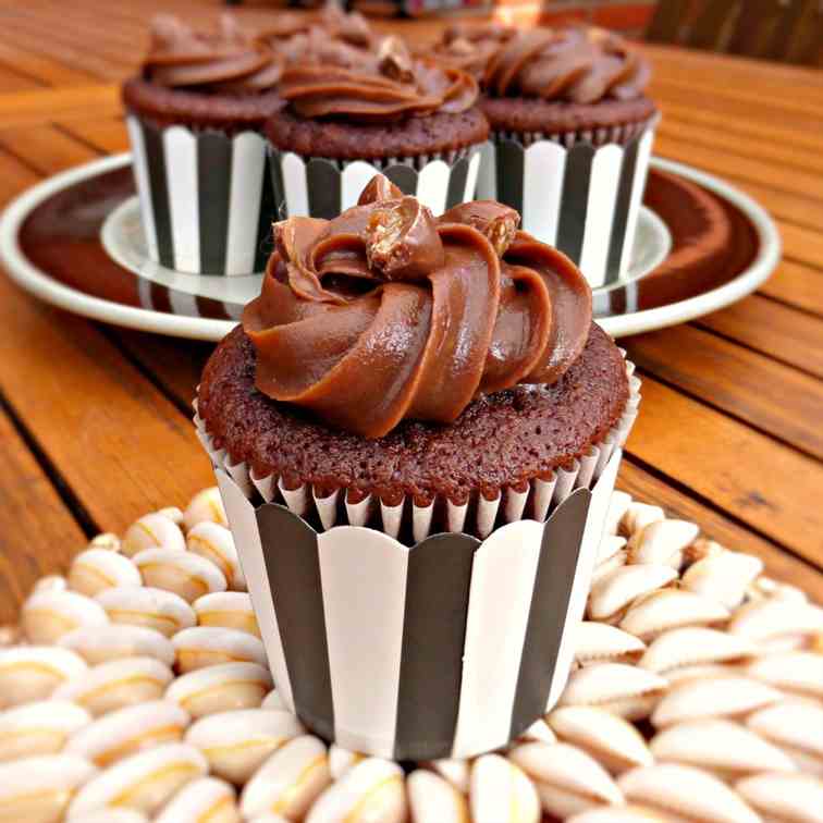 Cakes with Chocolate Cream Cheese Frosting