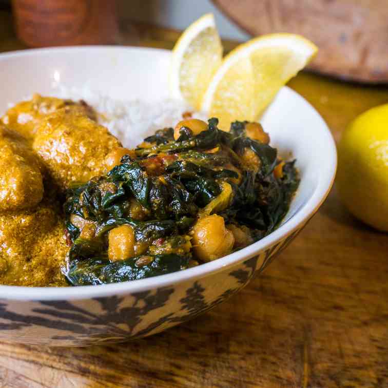 Authentic Vegan Spinach and Chickpea Curry